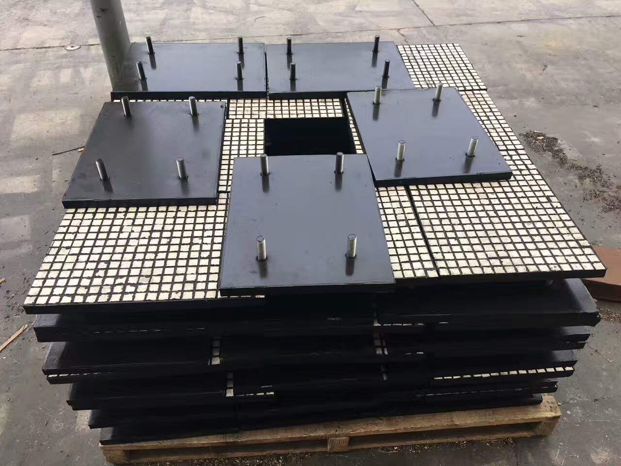 耐磨陶瓷橡胶复合衬板在料机应用中的效果验证